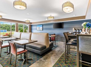 Legacy Inn Beloit | South Beloit