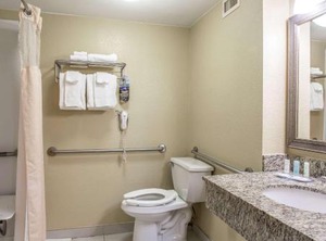 Clarion Inn | New London