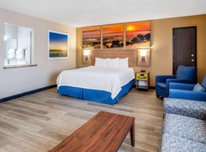 Days Inn | Renner