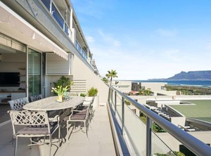 Dolphin Beach | Bloubergstrand