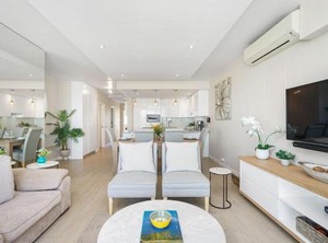 Dolphin Beach | Bloubergstrand