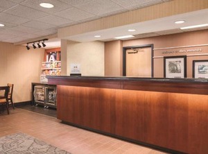 Hampton Inn Des | Greater South Side