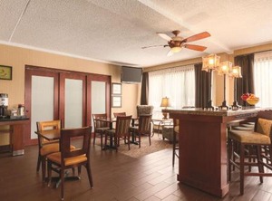 Hampton Inn Des | Greater South Side