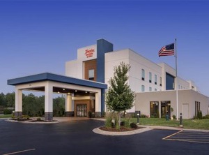 Hampton Inn Suites City Int L Aprt | Quad Cities