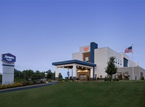 Hampton Inn Suites City Int L Aprt | Quad Cities