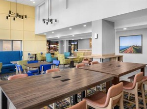 Hampton Inn Suites City Int L Aprt | Quad Cities