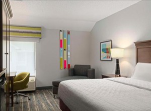 Hampton Inn Suites Newport Oyster Point | Central Newport News