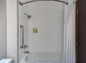 Holiday Inn Express Marshall Ihg Hotel | Marshall