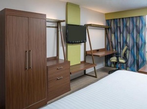 Holiday Inn Express Springfield Ihg Hotel | Springfield