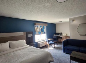 Holiday Inn Express Suites Alliance Ihg Hotel | Alliance