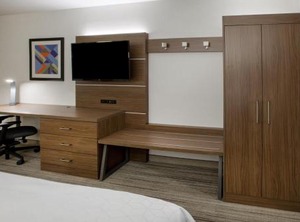 Holiday Inn Express Suites Manassas Ihg Hotel | Lakeview