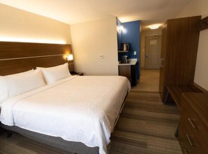 Holiday Inn Express Suites Manassas Ihg Hotel | Lakeview