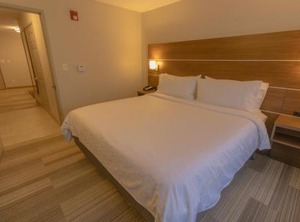 Holiday Inn Express Suites Manassas Ihg Hotel | Lakeview