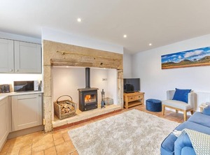 Host Stay Maggie | Wall