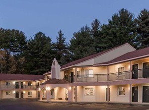 Howard Johnson | Lenox