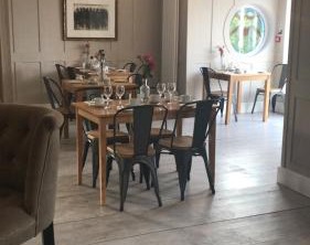 Llwyn Country | Llanelli