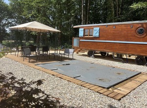Caravan People Swimming | Journiac