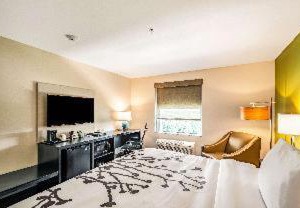 Magnolia Pointe Bw Signature | Fruitville
