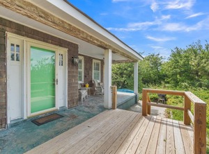 Manor Mutts Cottage | Willoughby Spit