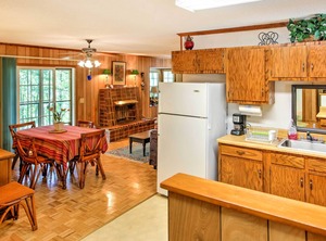 Lakefront Mountain Rest Cottage Gas Fireplace | Mountain Rest