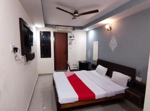 Oyo Hotel Metro | Alambagh
