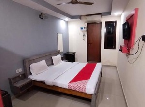 Oyo Hotel Metro | Alambagh
