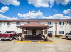 Quality Inn Hwy | Forsyth
