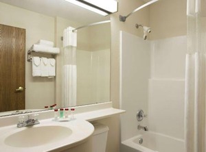 Ramada Limited Bloomington | Bloomington
