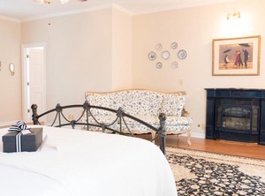 The Manor At Airmont | Round Hill