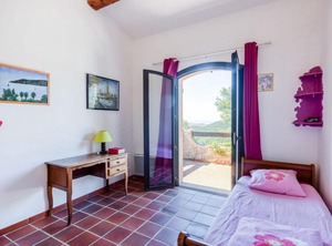 Les Baux Rouges | Sollies-Ville
