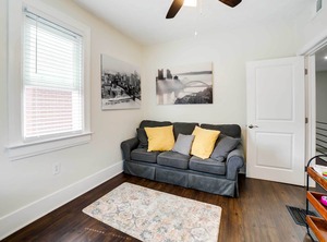 Shadyside Feet Walnut Street | Shadyside