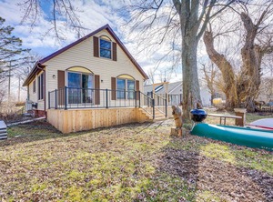 Waterfront Cottage Deck Dragon | Coldwater