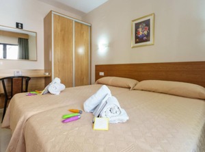 Bienvenido Al Hostal Costabella | Fuengirola