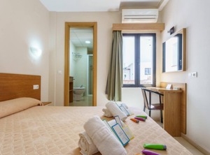Bienvenido Al Hostal Costabella | Fuengirola