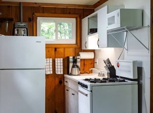 Lakeside Cottage Fishing Boats Property | Gwinn