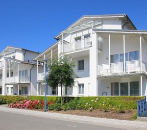 Villa Karola Fewo Balkon Schwimmbadnutzung 