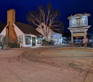 Colonial Motel 
