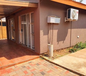 Guesthouse Of The Guesthouses Mahikeng 