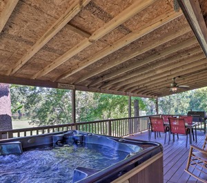Riverfront Ozark Mountain 
