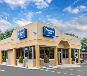 Rodeway Inn Macarthur Airport 