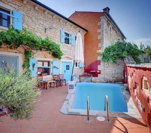 Holiday Outdoor Swimming 