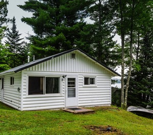 Lakeside Cottage Fishing Boats Property 