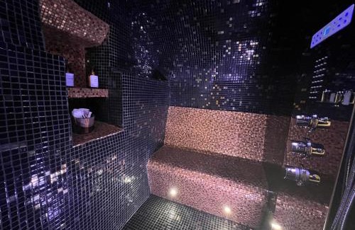 Auriol Hotel | Évasion duo, Suite Atypique privative, Hammam & Balnéo