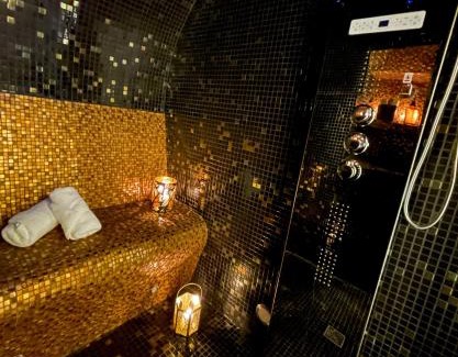 Auriol Hotel | Évasion duo, Suite Atypique privative, Hammam & Balnéo