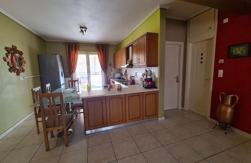 Korydallos Apartment | Άνετο, μεγάλο σπίτι κοντά στο μετρό