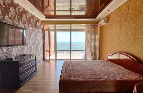 Odessa House | Будинок з приватним пірсом та морем Совіньон