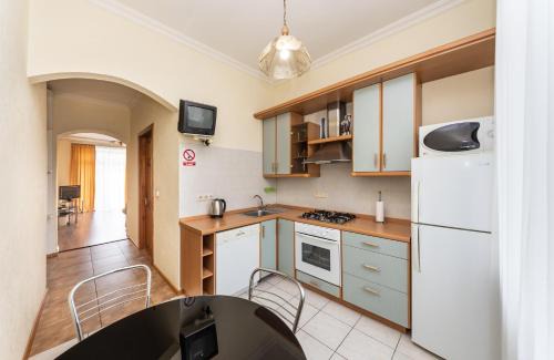 Lypky Apartment | Видовая квартира на улице Крещатик.