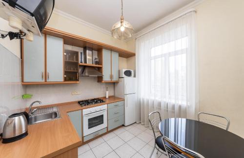 Lypky Apartment | Видовая квартира на улице Крещатик.