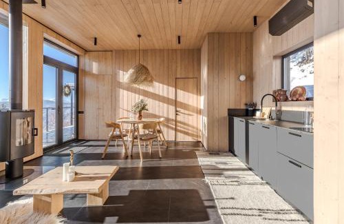 Plavya House | Висота 890