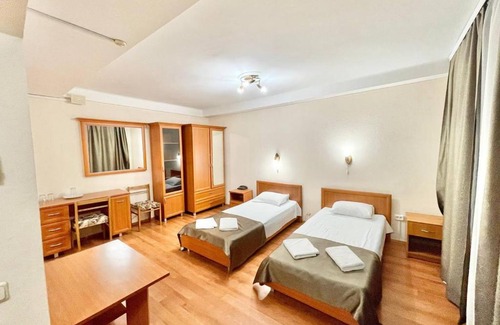 Holosiivskyj Hotel | Голосіївський готель